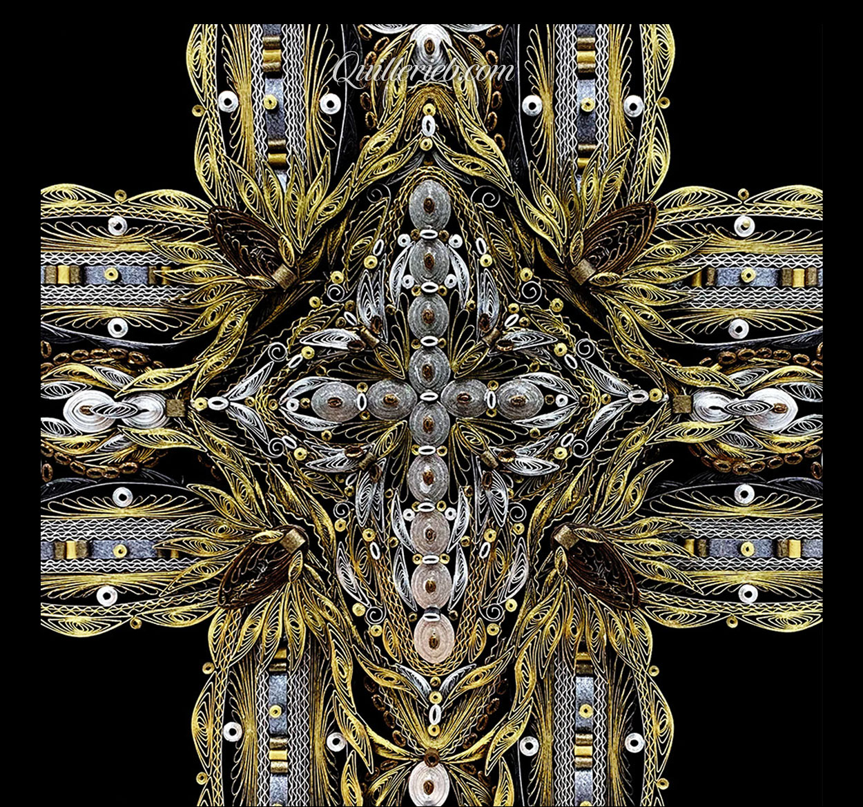 Image of quilled cross gold and silver closer view.
