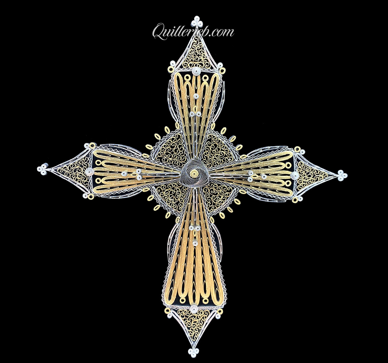 Image of 2nd quilled cross gold and silver full frame.